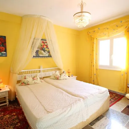 Villa Villa- Mia